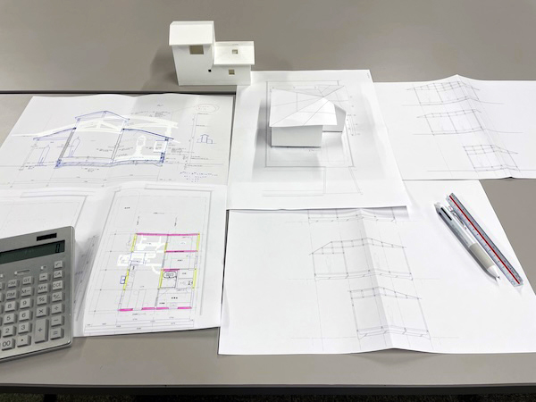 建築模型製作を通じて建築のできる過程を体験